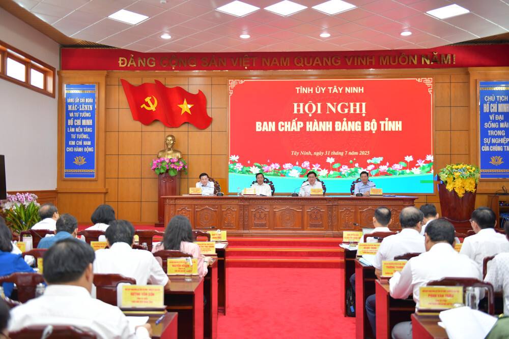 Tập trung hoàn chỉnh văn kiện trình Đại hội đại biểu Đảng bộ tỉnh nhiệm kỳ 2025 - 2030