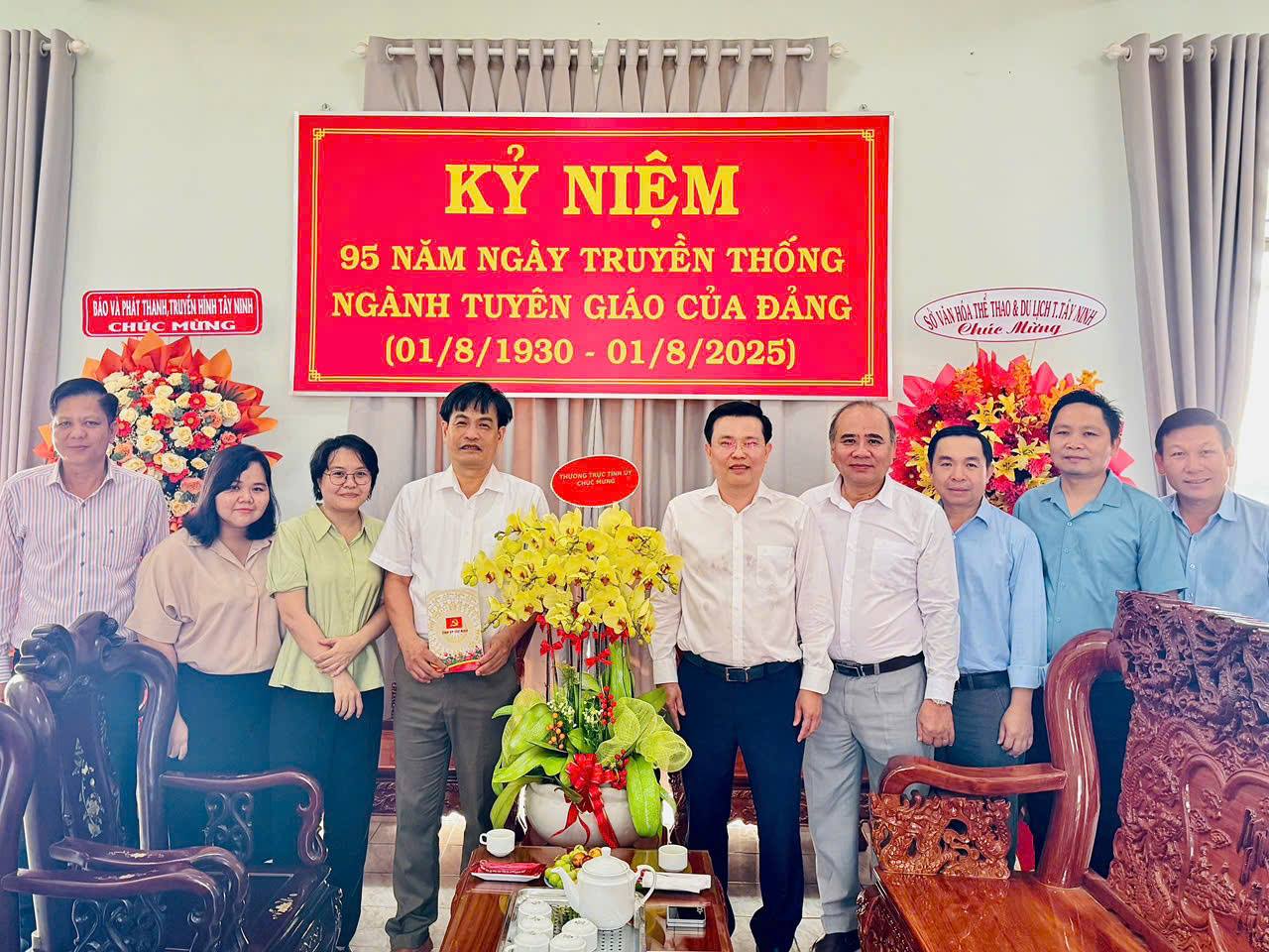 Lãnh đạo tỉnh và các cơ quan, đơn vị chúc mừng ngày truyền thống ngành Tuyên giáo của Đảng