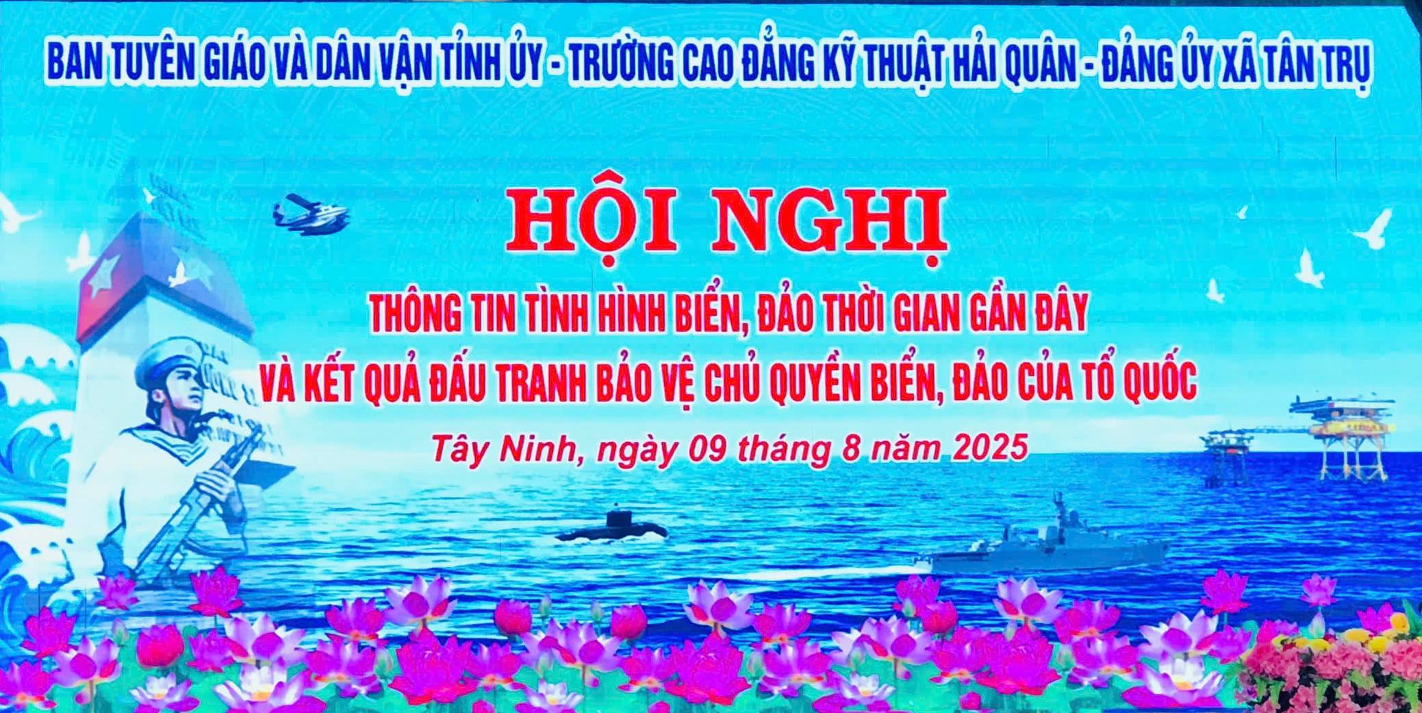 Trường Cao đẳng Kỹ thuật Hải quân phối hợp Ban Tuyên giáo và Dân vận Tỉnh uỷ tổ chức tuyên truyền biển, đảo và khám bệnh cho Nhân dân